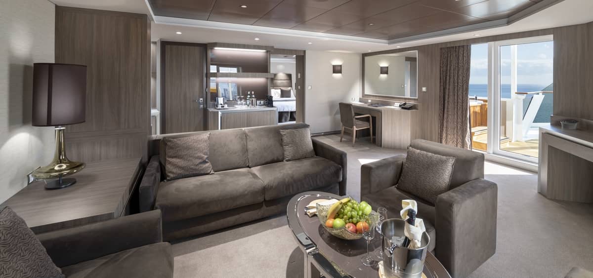 5- MSC YACHT CLUB <br> SUITES PREMIUM Y ESPACIOS EXCLUSIVOS