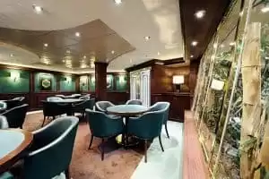 6- Sala de juegos de cartas