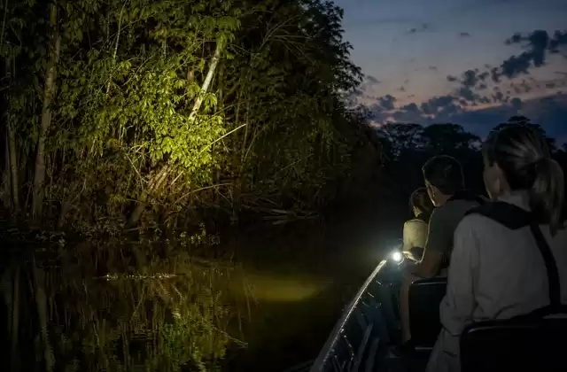 Salida nocturna por el río