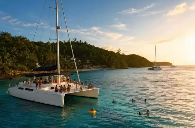 Catamarán en la costa