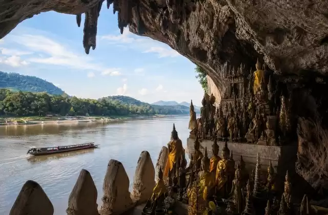 Las cuevas de Pak Ou en barco