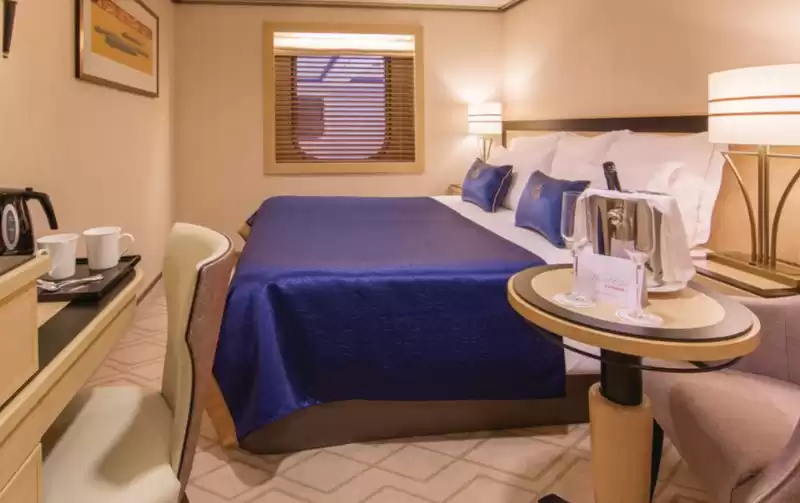 Cabina Britannia Interior con vistas al atrio