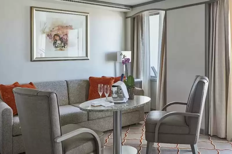 Suite Medallion